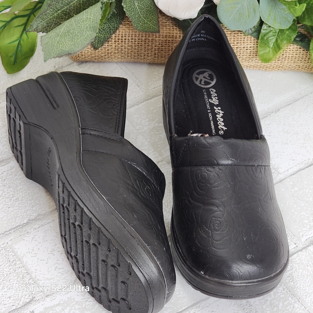 Easy Street Women's Black Slip-On Shoes